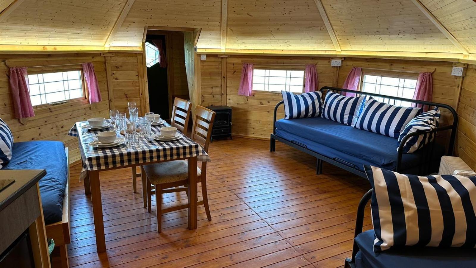 Holly Tree Glamping Cabins Wigglesworth Eksteriør bilde