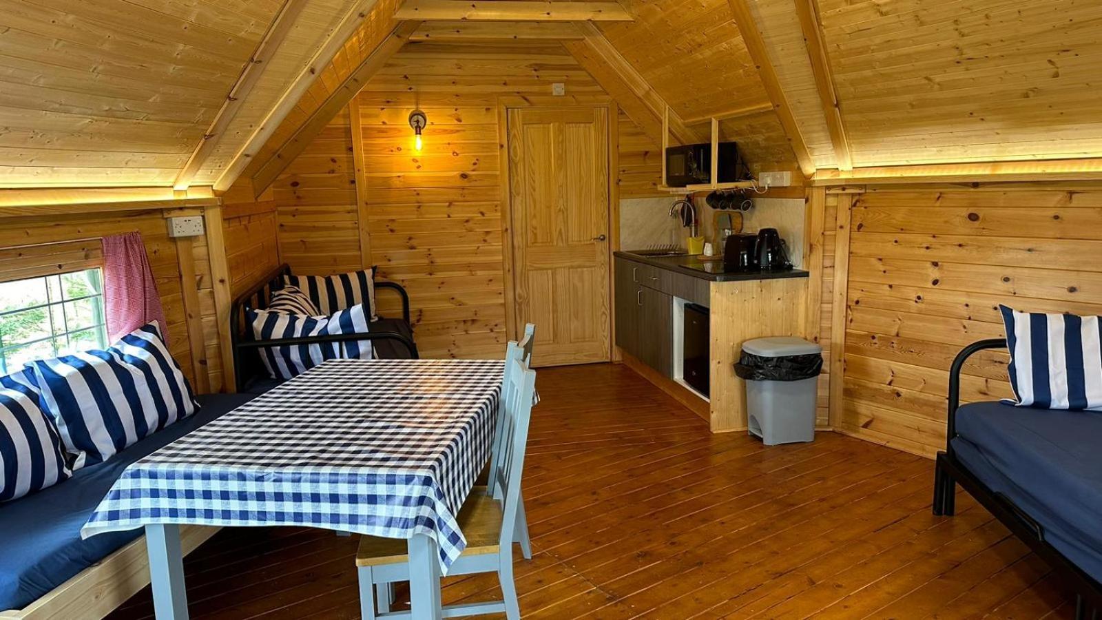 Holly Tree Glamping Cabins Wigglesworth Eksteriør bilde